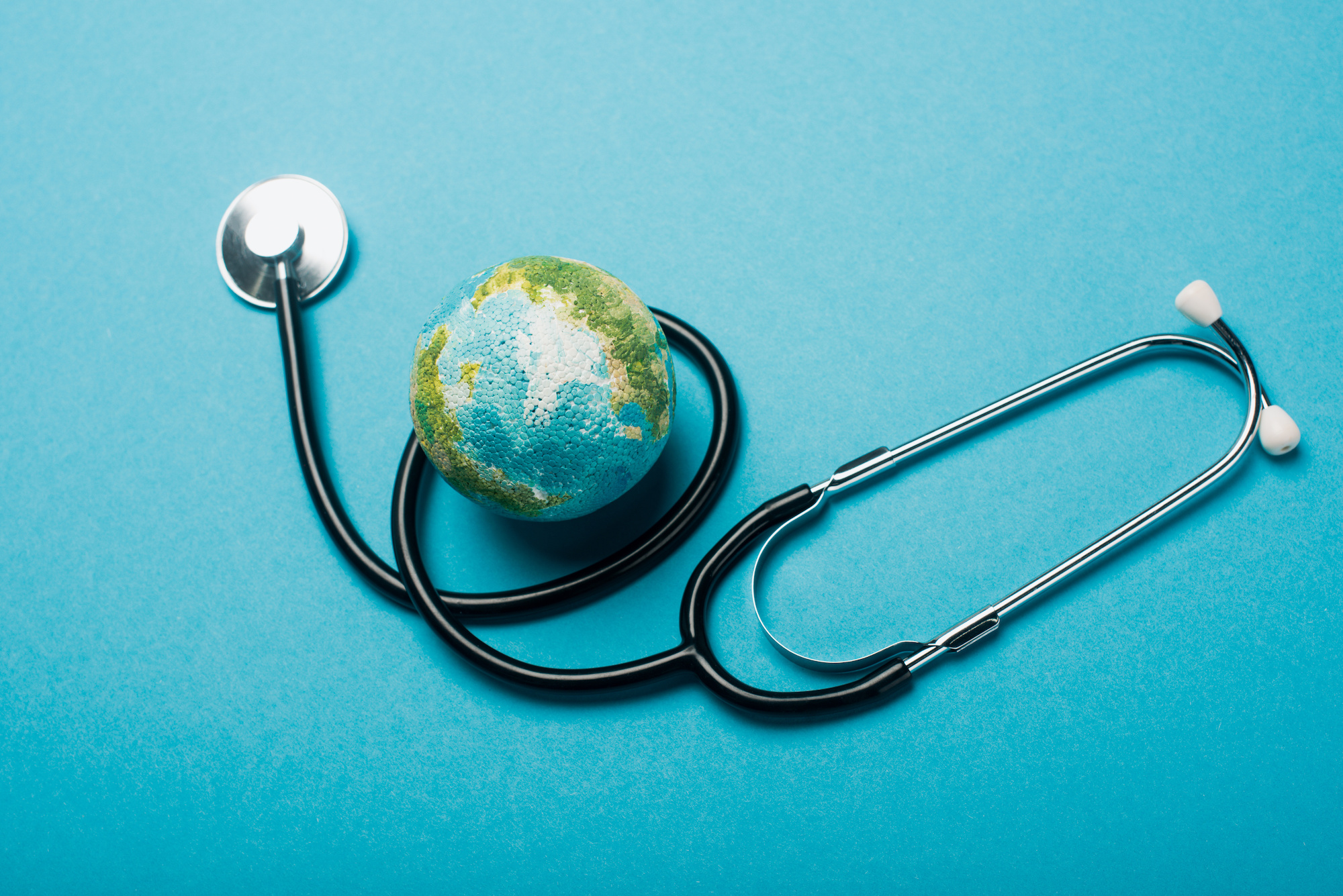L'OMS et le Fonds mondial s'allient en faveur de systèmes de santé plus résilients